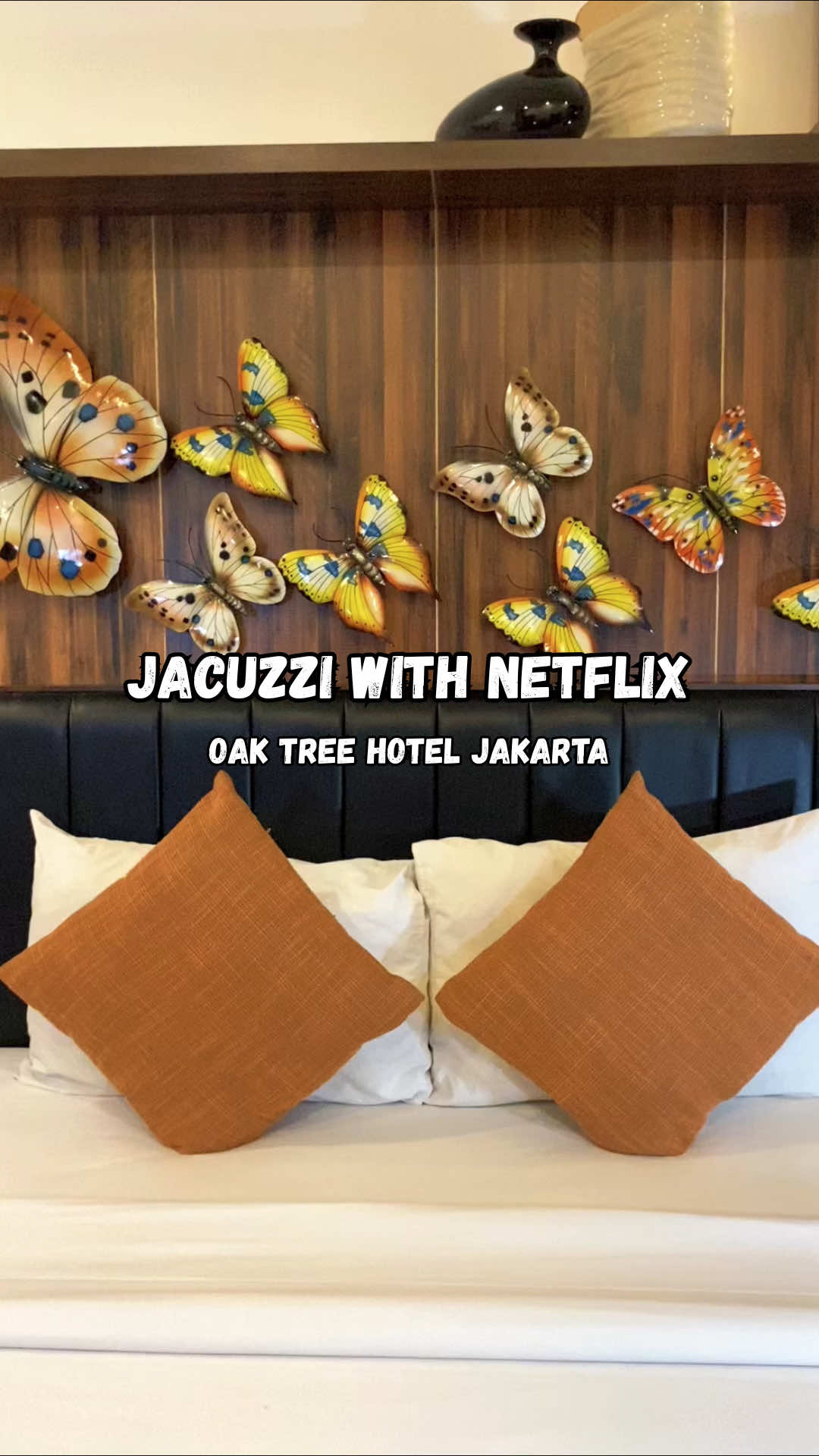 Salah satu hotel yang menyediakan private jacuzzi di dalam kamarnya✨ Booking hotelnya langsung klik tag lokasi yang ada di video ini ya✨ #JelajahAkhirPekan #HealingBarengKeluarga #oaktree #oaktreehotel #jacuzzi 