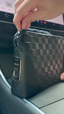 #fingerprintlock #tiktokmademebuyit #tiktokrestock #fyp #leatherbag #handbag #bag 