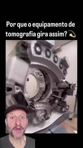 Você sabe o que acontece dentro de um aparelho de tomografia computadorizada? Por trás da carcaça, está uma engenharia impressionante! O anel interno gira rapidamente porque ele abriga um tubo de raios X e sensores opostos, que precisam captar imagens de vários ângulos do corpo em frações de segundo. Esse giro veloz permite montar fatias finíssimas do corpo em 3D com extrema precisão. Fisicamente, isso envolve princípios de rotação, emissão de radiação e detecção eletrônica. A alta velocidade reduz borrões e melhora a resolução da imagem, o que é essencial para identificar alterações sutis nos tecidos. Fisiologicamente, a tomografia revela detalhes dos órgãos internos, vasos sanguíneos, pulmões, ossos e até tecidos moles, ajudando no diagnóstico de doenças com rapidez e segurança. Créditos do vídeo: megaincrivel #Tomografia #RaiosX #DiagnósticoPorImagem #FísicaAplicada #EngenhariaMédica     