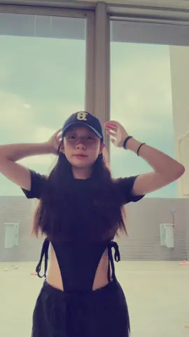 先這樣 外面怎麼有拖鞋🤣