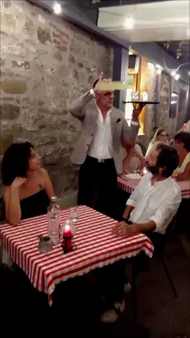 Bueno, señores… qué placer tan grande el de atender a una pareja maravillosa en un lugar con más de 80 años de historia gastronómica 