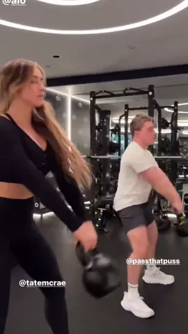 #tatemcrae #fyp #viralvideos #concerts #singer 