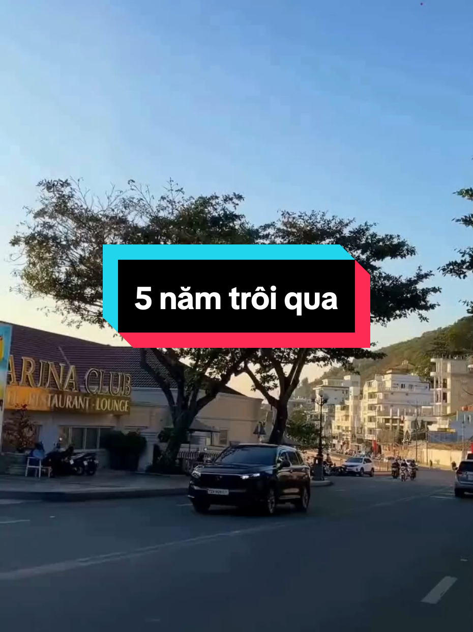 5 năm trước bạn chờ 1 cơ hội. 5 năm sau bạn vẫn đứng yên ở đó chờ. #phattrienbanthan #gaplaichinhminh #postcard #dongluc #chualanh 