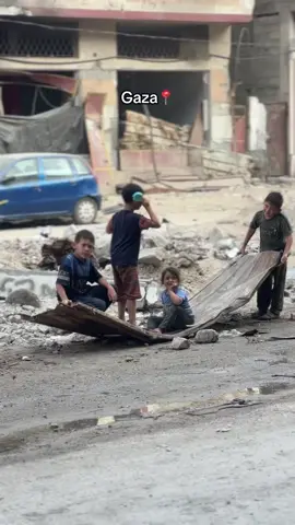 These children are trying to play on the rubble of houses left behind by the war, and despite that, they are laughing and enjoying their time.❤️
