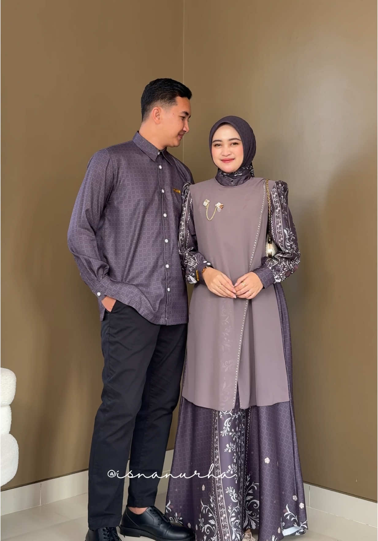 Gimana masih bingung Lebaran 2026 pake sarimbit model apa?? yang mau samaan bisa langsung ikut POnya di @Lanira daily ✨ #fyp #outfitinspiration #outfitideas #outfitcouple 