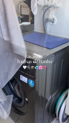 Rotina de dona de casa: lavar toalhas de banho 🤍🫧🧺💦🌸🎀 #lavandoroupas #roupacheirosa #rotinadecasa #CleanTok #asmrcleaning 