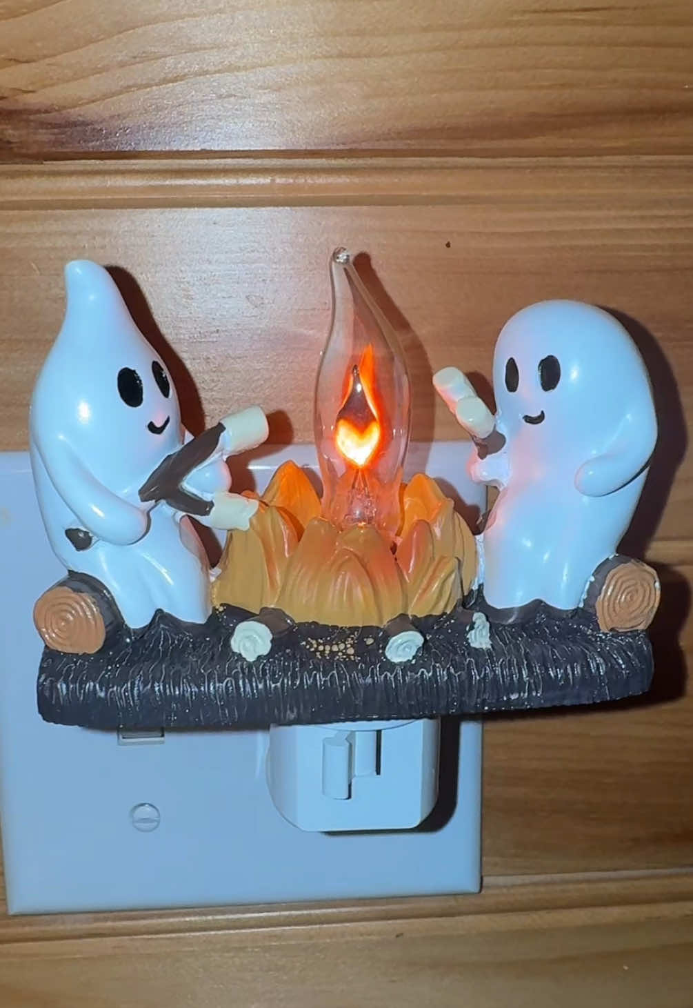 The CUTEST ghost nightlight for Halloween!!! 👻🔥 #fyp #foryoupage #4upage #fypシ #4you 