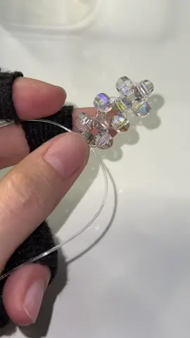 ✨ “Tiền nào của nấy” thật sự không sai! Với phiên bản hạt pha lê cao cấp, túi sau khi hoàn thiện sẽ cực kỳ cứng cáp và bắt sáng nổi bật, mang lại vẻ sang trọng và đẳng cấp. Chắc chắn sẽ khiến khách hàng hài lòng ngay từ cái nhìn đầu tiên. 🥰 #handmadegifts #handmade #tuixach #crystalbag 