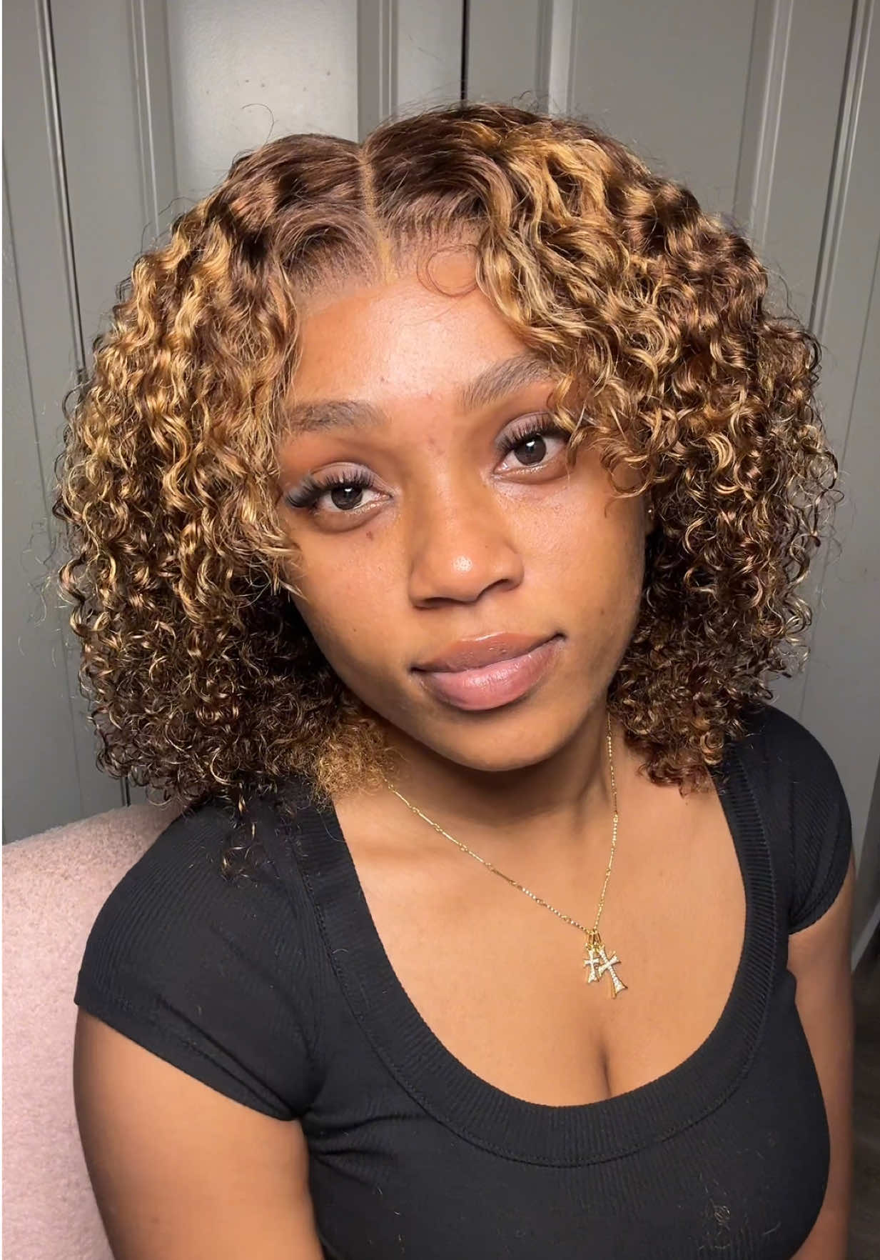 This wig is great quality and very affordable🥰@Toreye @Toyere Store  #wiginstall #highlightbobwigs #highlightwig #lacefrontwiginstall #bobcurlywig 