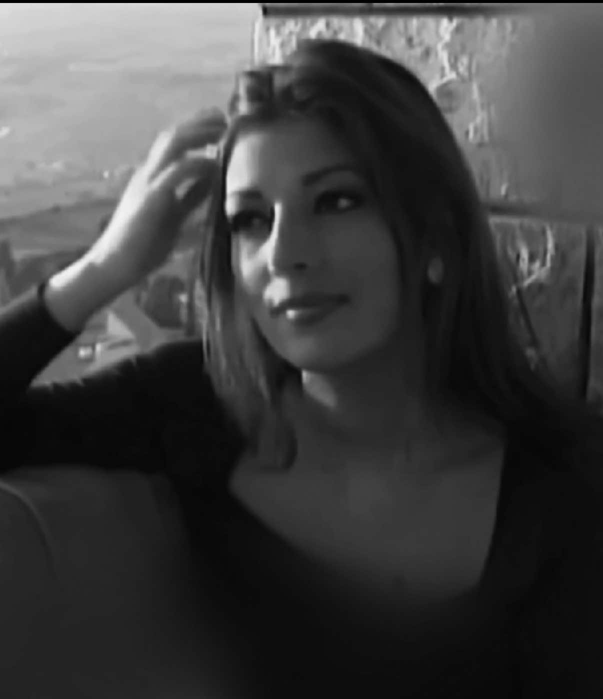 انا حبيت بس مره  وخان الحب ظني فيه  وقلبي انكسر مره  ولين اليوم اجمع فيه  وتبت وتاب احساسي  وصرت اقسى من القاسي  وهذا الي يخليني  اسلي نفسي والدنيا تسلي نفسها فيني #اصاله_نصري #ذكرى #محمد_عبده⁩ @sola 
