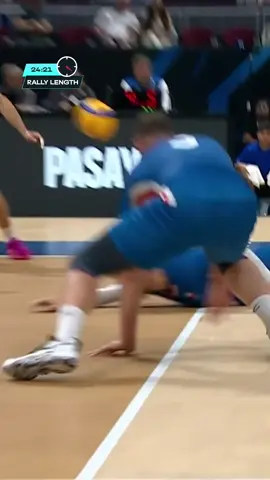 Turning defense into offense 🙌 Great rally by Czechia 🇨🇿 #MWCH #volleyball #volleyballworld 