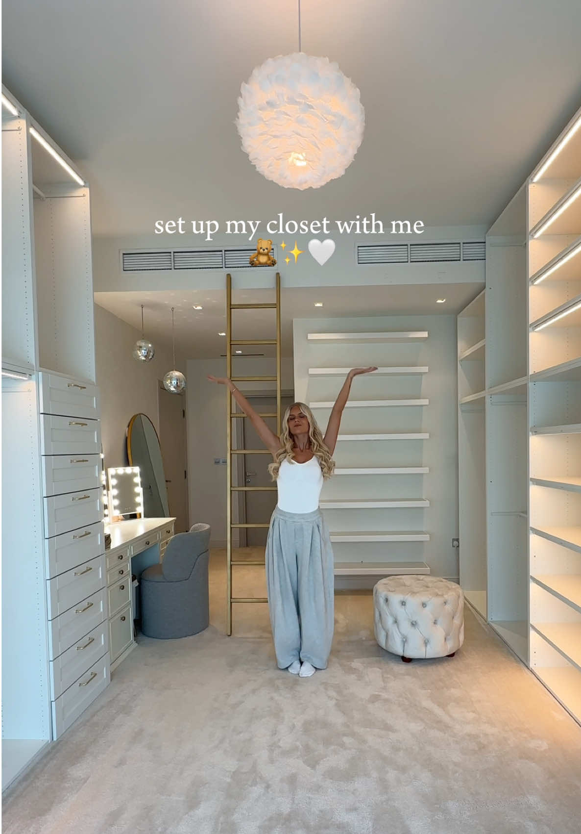 set up and organize my closet with me for fall / winter 🧸✨ PART 1!  Will be posting part 2 tomorrow 🤍 #closetorganization #closet 