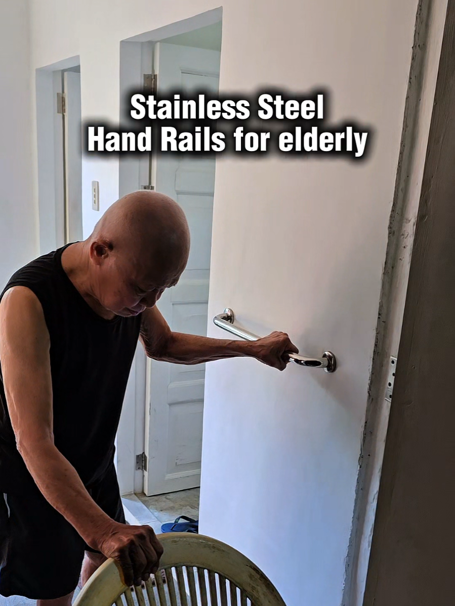 Affordable at mura dito sa TikTok Shop itong Stainless Hand Rails or Grab Bar. Malaking tulong ito for my Dad na mahina na talaga ang tuhod because of old age, and he had his 3rd stroke back in 2013. Pinakabit ko ito sa banyo para may mahawakan si Pa pag naliligo, and also sa sala at sa mga pintuan. Pwede rin siyang gawing door handle or sampayan ng towel. And the price? Super mura. Syempre naghanap ako ng pinakamura, kaya dun ako bumili ng madami. We have to be wise with our expenses now that we’re the ones taking care of our family. Btw, meron na kami nito sa lumang banyo for more than 2 years, and hanggang ngayon walang rust at matibay pa rin. Pangmatagalan talaga, as long as properly installed sa wall—kahit semento o kahoy. Pwede rin itong ilagay sa mga hagdan, hallways, at ibang areas na kailangan ng support—para safe ang buong family, lalo na for our seniors and even kids. #GrabBar #Handrails #HomeSafety #SeniorCare #fyp 