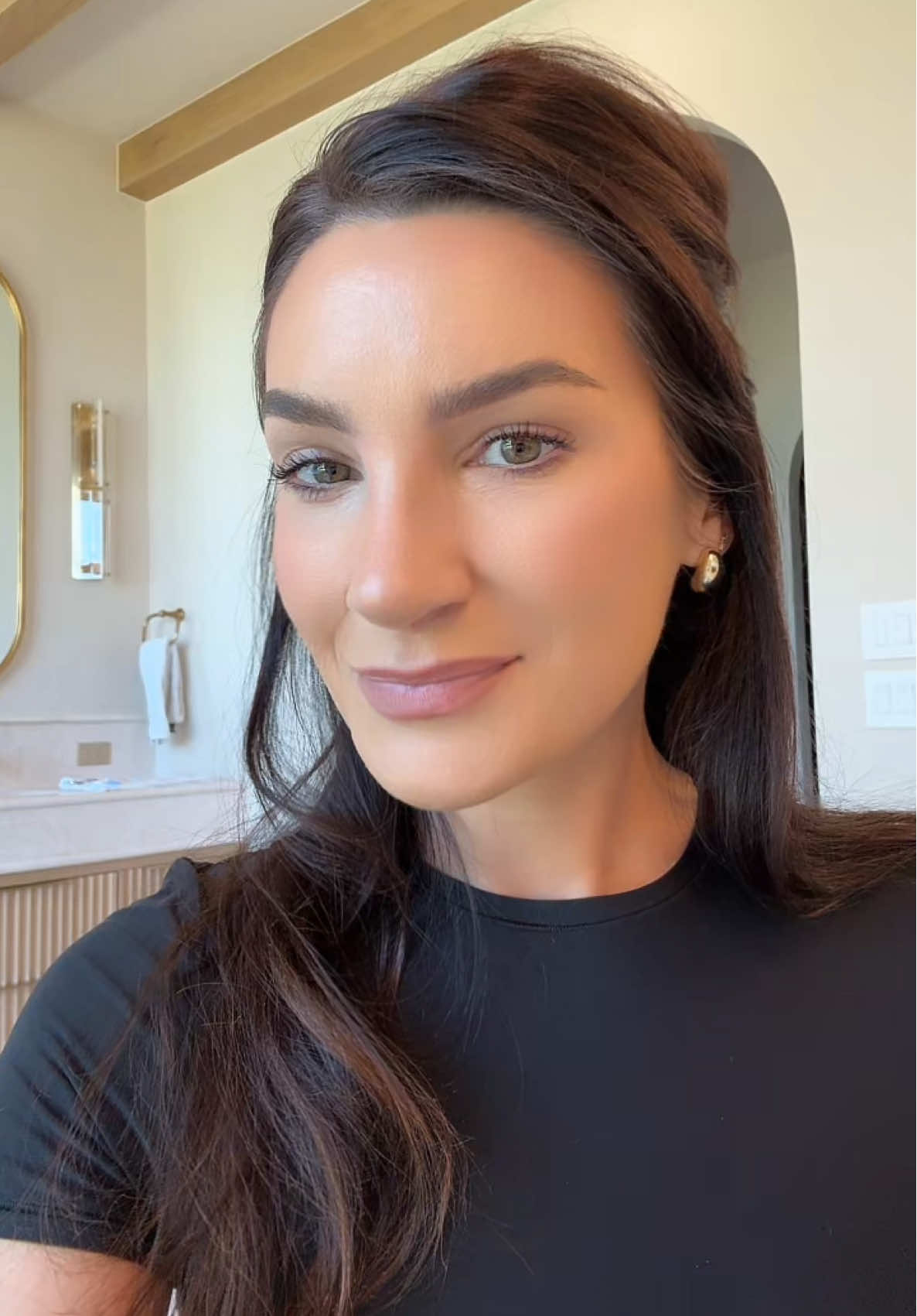 A light makeup look is effortless using @Laura Geller Beauty cheek tint and dual ended brush! #lauragellerbeauty #lgblush725  #sponsored #naturalmakeup #makeuptutorial
