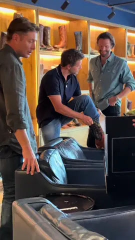 A look behind-the-scenes from @entertainmentweekly’s interview with Jared Padalecki, Jensen Ackles, and Misha Collins during the weekend of The Road So Far Tour in Austin! You can read/watch the interview on EW’s site here: https://ew.com/supernatural-reunion-20th-anniversary-jensen-ackles-jared-padalecki-misha-collins-exclusive-11807662 #spn #supernatural #spnfamily 