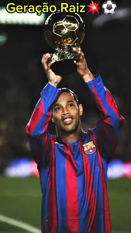 Bola de ouro R10💥⚽️ #ronaldinho #barcelona #futebol #bola #gold @Ronaldinho @CBF - Seleção Brasileira @Nike @psg @fcbarcelona @Geração Raiz💥⚽️ @Geração Raiz💥⚽️ @Geração Raiz💥⚽️ 