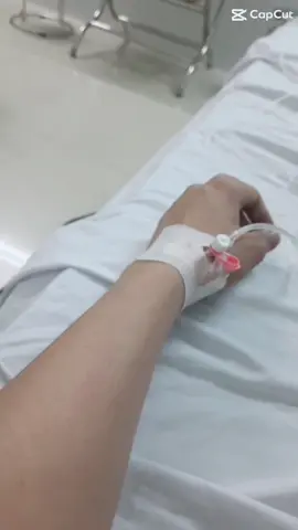 Từ uống bia giờ chuyển qua nước biển luôn rồi  🤕🤕🤧