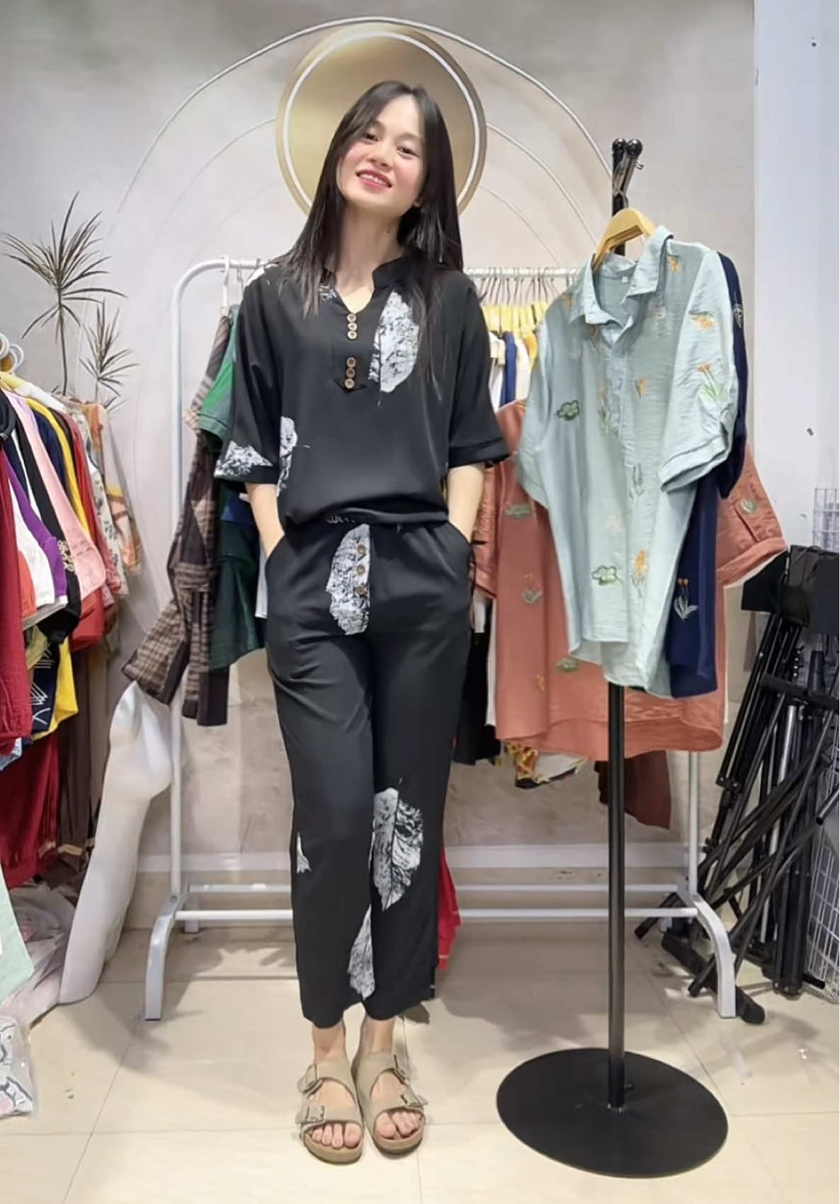 Một set bộ vừa tiện lợi, vừa thanh lịch - chắc chắn sẽ làm chị em hài lòng! #viralvideo #aoxinh #aokieuhottrend #thanhhuyen21794 
