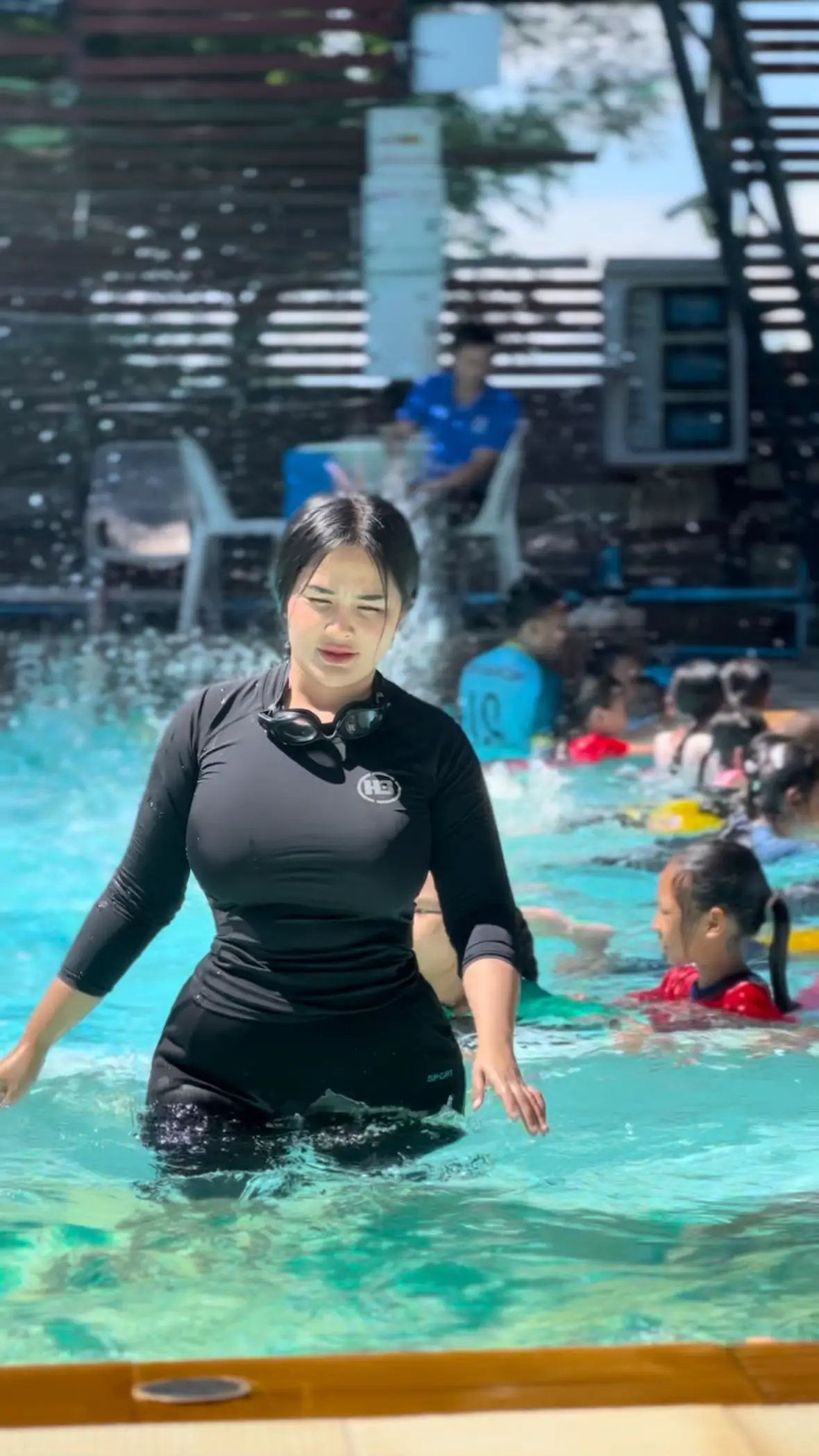 วันหยุดสอนว่ายน้ำค้าฟ 🖤🤏🏻 #ครูเล็กจริยา 