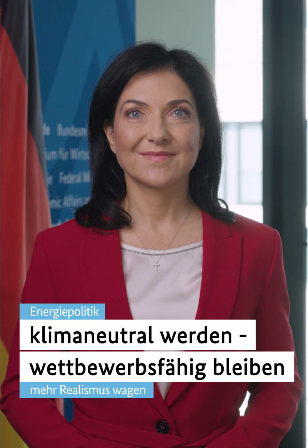 Wir wollen klimaneutral werden und wettbewerbsfähig bleiben, Standorte und Arbeitsplätze sichern und Energie für alle bezahlbar machen. Deshalb müssen wir die Energiepolitik jetzt pragmatisch und flexibel ausrichten. In den vergangenen Monaten haben unabhängige Experten einen Monitoringbericht über die Energiewende erstellt - der zeigt: Es gibt Handlungsbedarf! Schon heute stammen bereits fast 60 Prozent unseres Stroms aus Erneuerbaren Energien - ein großer Erfolg. Bis 2030 wollen wir 80 Prozent erreichen - daran halten wir fest. Aber zu lange wurden Versorgungssicherheit und Bezahlbarkeit nicht ausreichend berücksichtigt. Wir brauchen jetzt mehr Realismus, mehr Technologieoffenheit, mehr Innovationen und vor allem mehr Markt. Heute hat Bundeswirtschaftsministerin Katherina Reiche einen 10-Punkte-Plan vorgelegt, der neben Klimaschutz, auch Versorgungssicherheit und Bezahlbarkeit in den Blick nimmt.  Denn sichere, saubere und bezahlbare Energie ist zentral für unsere Wirtschaft, Arbeitsplätze und den sozialen Zusammenhalt.  Unser Ziel ist klar: Klimaneutral werden und wettbewerbsfähig bleiben. #Energiewende #Erneuerbare #Wettbewerbsfähigkeit #MehrRealismus