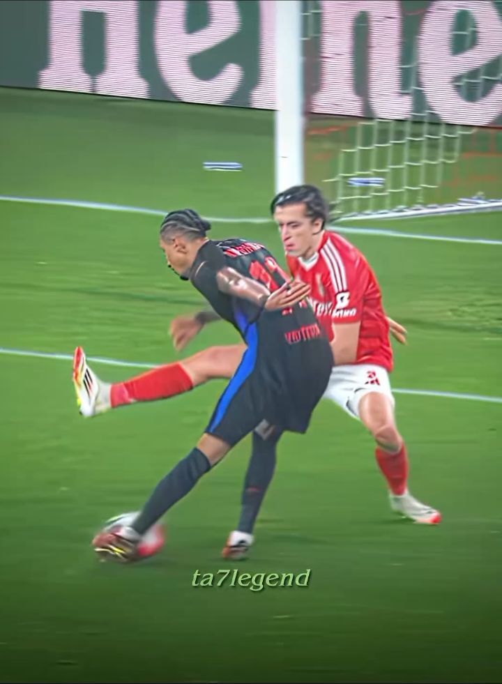 Mariano closs narrando el gol de Raphina en el último minuto a Benfica para poner el 5 a 4 en un partidazo. #barcelona #raphinha #marianocloss #futbol⚽️ #lamineyamal💎 