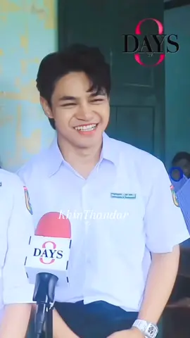 အထက-၆က ကျောင်းသားလေး 