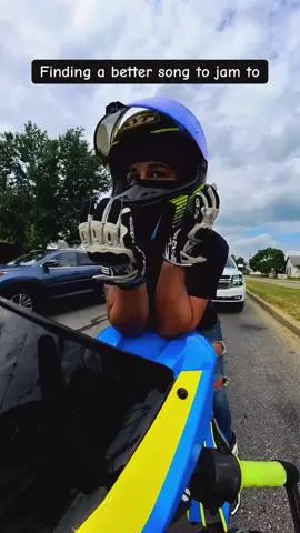 What do you do when your stopped at a light in front of an undercover cop 😅 #sassy #biker #honda #motorcycle #sassycbr #bikelife #bikerchick #cbr #cbr600 #hondagrom #grom #sportbike #motochick #rideordie #motorcycle #bikergirl #femalerider #baddie #badbish #monsterfairings #kytamericas #kythelmets 