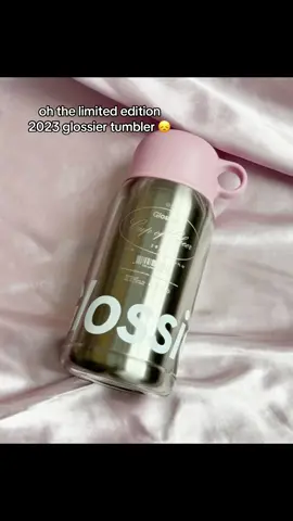 gen get a pit in my stomach thinking abt how it sold out when i clicked “confirm purchase” 😞 like glossier can u just put me on pr and send me one #fyp #glossier #tumbler #aesthetic #waterbottle 
