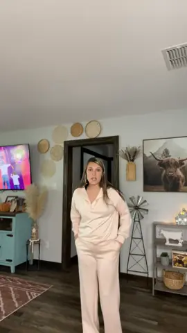 Running to grab more colors! Obsessed with how soft and comfy they are @Pinspark us #twopieceset #tiktokshop #tiktokmademebuyit #fallfashion #falldealsforyou 
