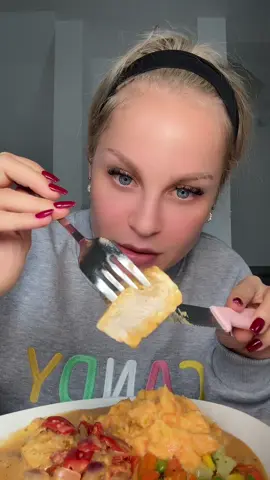 So lecker, easy und geht super schnell, probiert’s aus 🙌🏼 #rezeptideen #Recipe #mukbangvideo #mukbangs IG: michelleschellhaas 