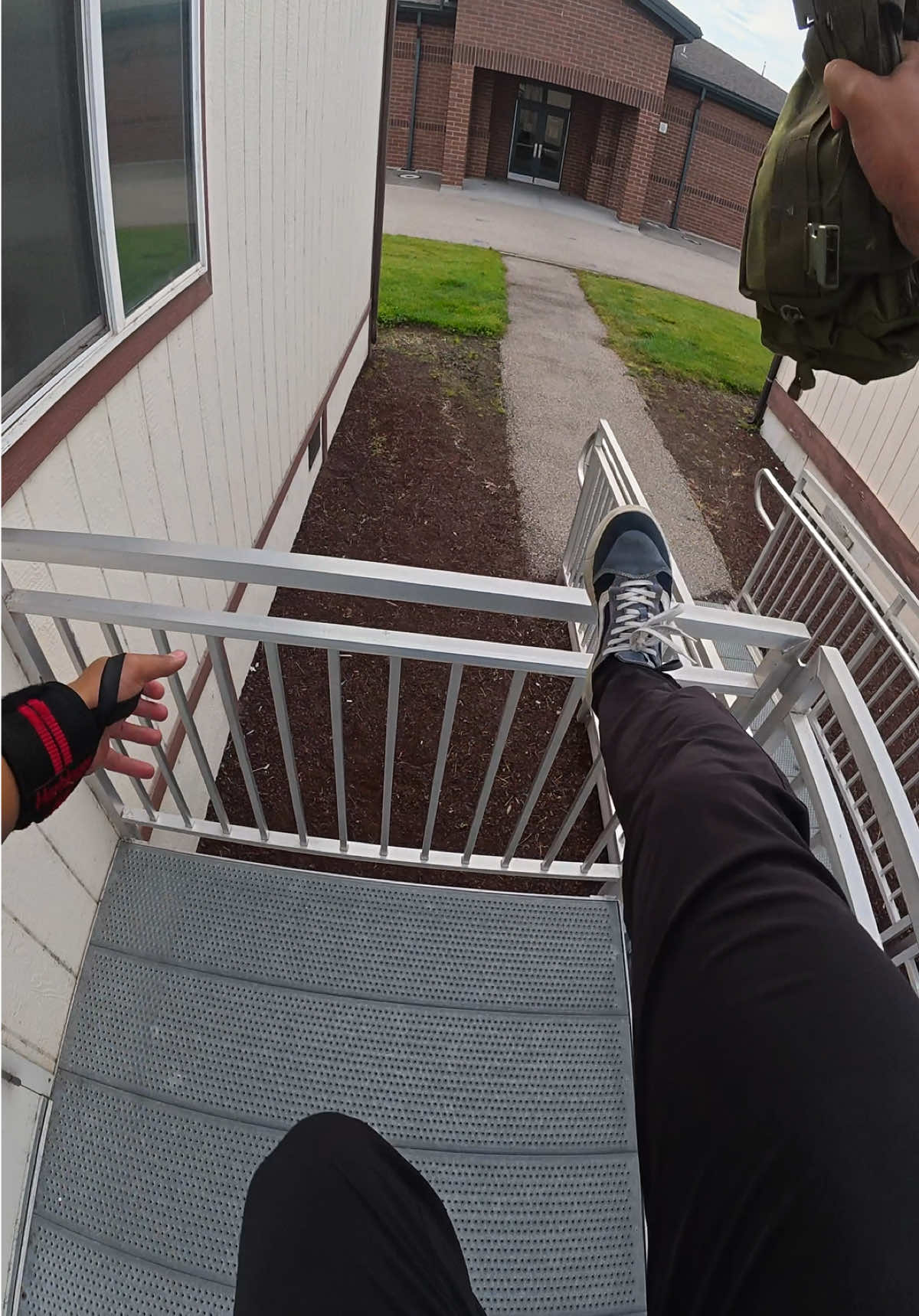 Crazy Parkour Thief Escape from Bicyclist! #fyp 