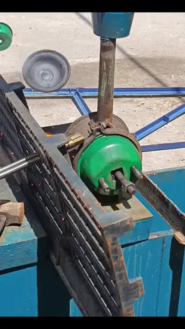 estourando a mola da cuíca de freio 😳😳#usinagem #mecanico #machine #solda #torno 