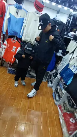 conjuntos para padre e hijo 40$ El estilo lo consigues en the Urban shoes✅ Contactate con nosotros: +57 3124485572   Estamos Ubicados en Venezuela estado miranda-charallave, centro comercial paseo el tuy 📦: También Hacemos envíos nacionales e internacionales por la agencia de tu preferencia totalmente seguro .🚚 #paratiiiiiiiiiiiiiiiiiiiiiiiiiiiiiii  #cojunto #fyp #viral #LIVEIncentiveProgram 