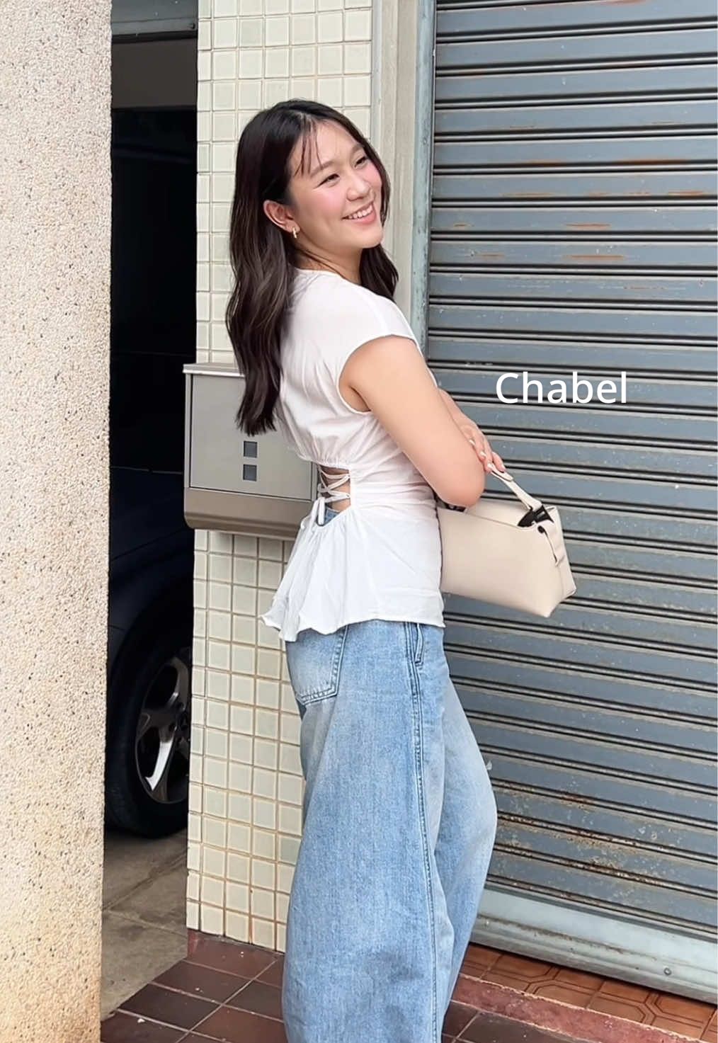 เป็นเสื้อขาวที่สวยแบบไม่ธรรมดา บอกเลยว่าต้องมีติดตู้ค่าา🤍 @ChabelOfficial #chabel #tiktoklooks #OOTD #รีวิวเสื้อผ้า #แฟชั่น