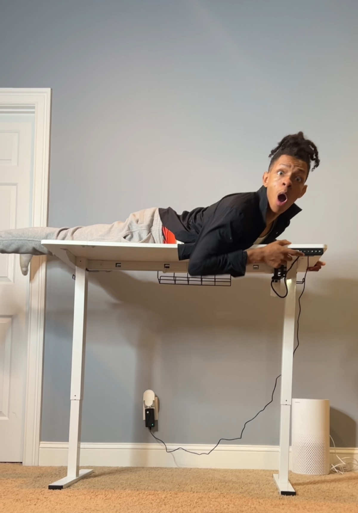 I wish they had desks like these when I was in school😮‍💨🙌🏽 @HomeOfficeHaven #decor #office #wfh 