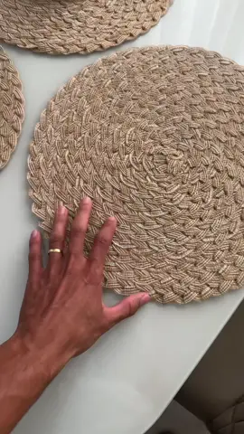 Jogo americano para mesa de jantar barato e de qualidade aqui no tiktok shop 🤩 #jogoamericano #jogoamericanodecroche #descansodemesa #sousplat #sousplatluxo 