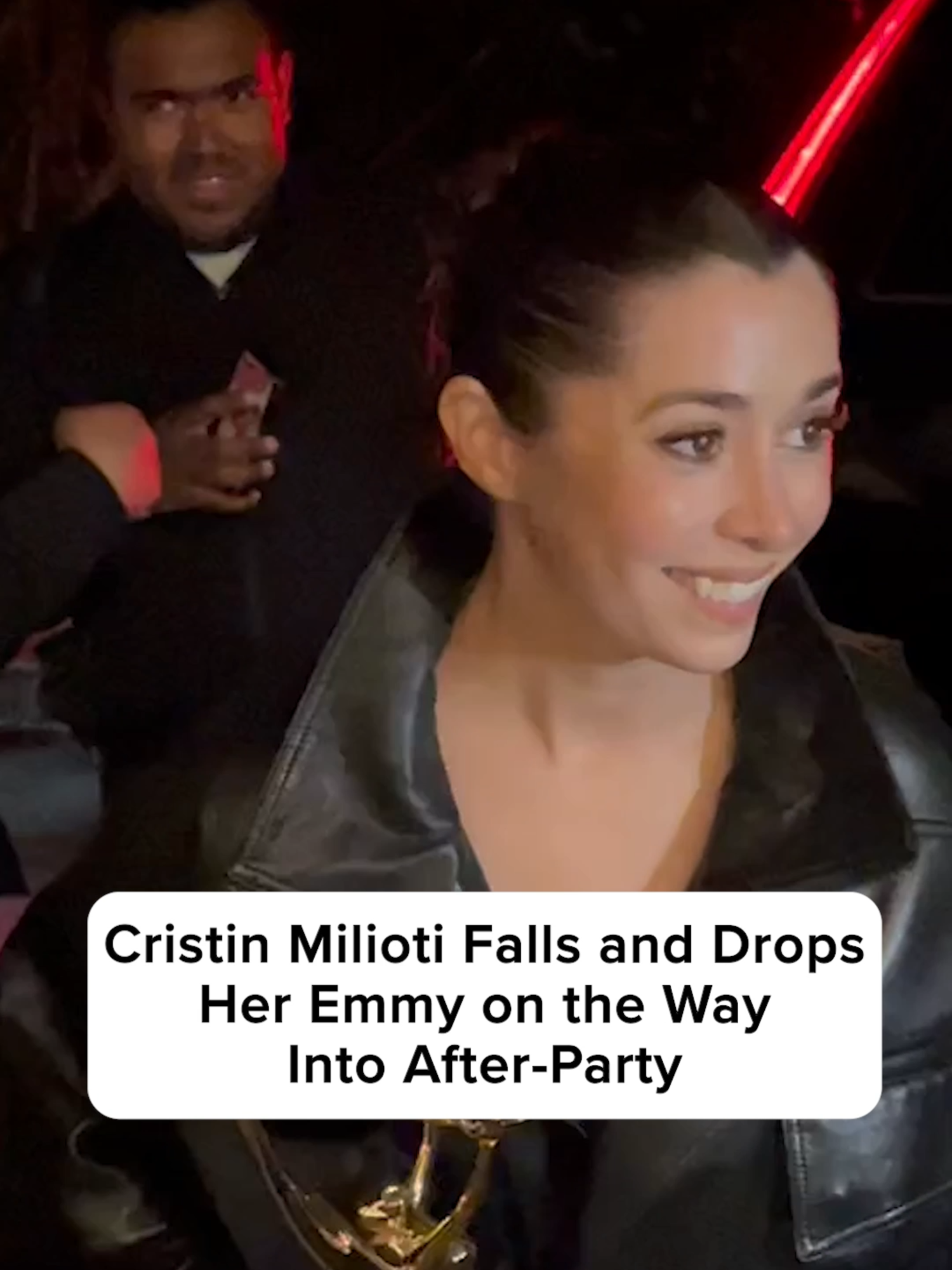 Cristin Milioti had an award-worthy recovery after falling and sending her Emmy statue flying! 😭🏆 #Emmys #cristinmilioti #Emmy #thepenguin