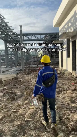 izin senior🫡🙏🏻 #kuliproyek #fyppppppppppppppppppppppp #masukberandafyp #helmkuning #foryoupage 