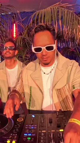 All the girls love this remix🙈👀 #backitup #dancehall #shakeittothemax #fyp #kybba 