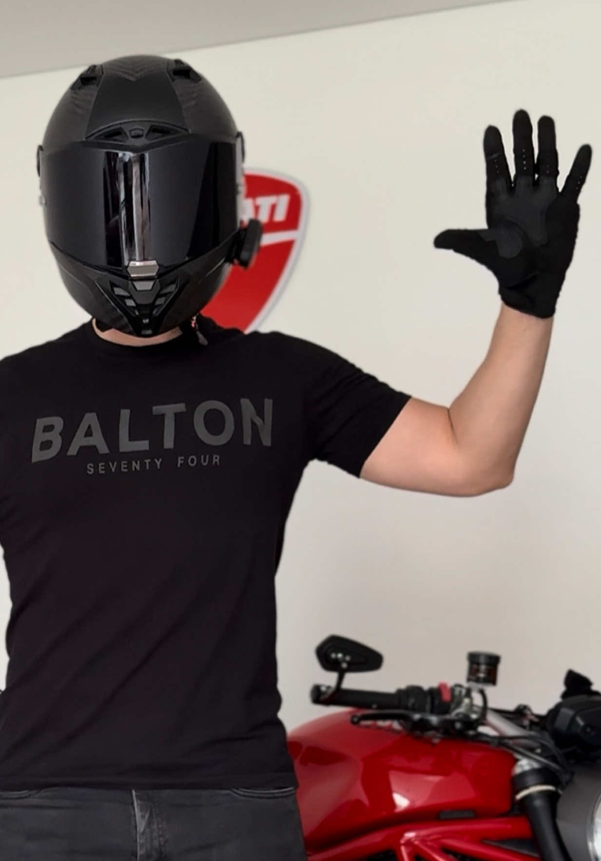 Cuidado con la muñeca. 🪞 🤛 #ducati #honda #kawasaki #suzuki #yamaha