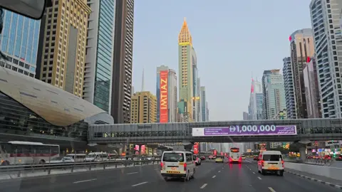 කෝ බලන්ඩ දිගටම මෙහෙ ඉන්න සෙට් එක🇦🇪🥹  #viral #fyp #dubai_api🇱🇰🇦🇪 #onemillion  #foryou 