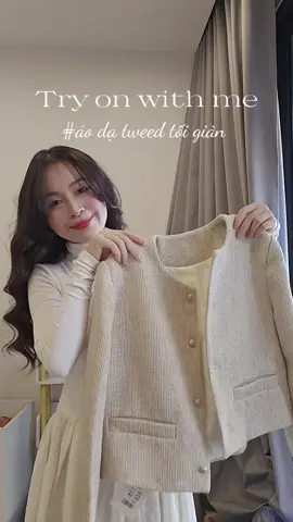 áo dạ tuyết cực đẹp cho các tình yêu nè.form công sở xíu xíu,basic tối giản cho bà nào ít điệu nha #aodanu #aodai #tweet #aokhoacnu 