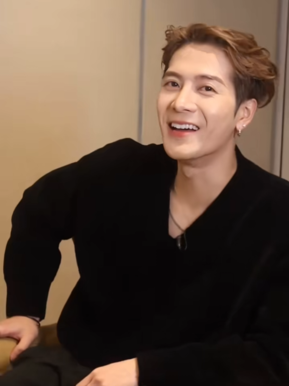 ถ้าถามว่ารักมันคืออะไรน่าตามันเป็นยังไง🤭ตอบง่ายๆนะ แบบ พี่แจ๊คสัน #ถ้าถามว่ารักมันคืออะไร #แจ็คสันหวัง #jacksonwang #Teamwang #王嘉尔 