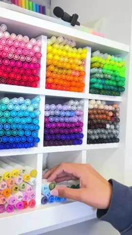 Organizing all my markers 🤍🍭🎀