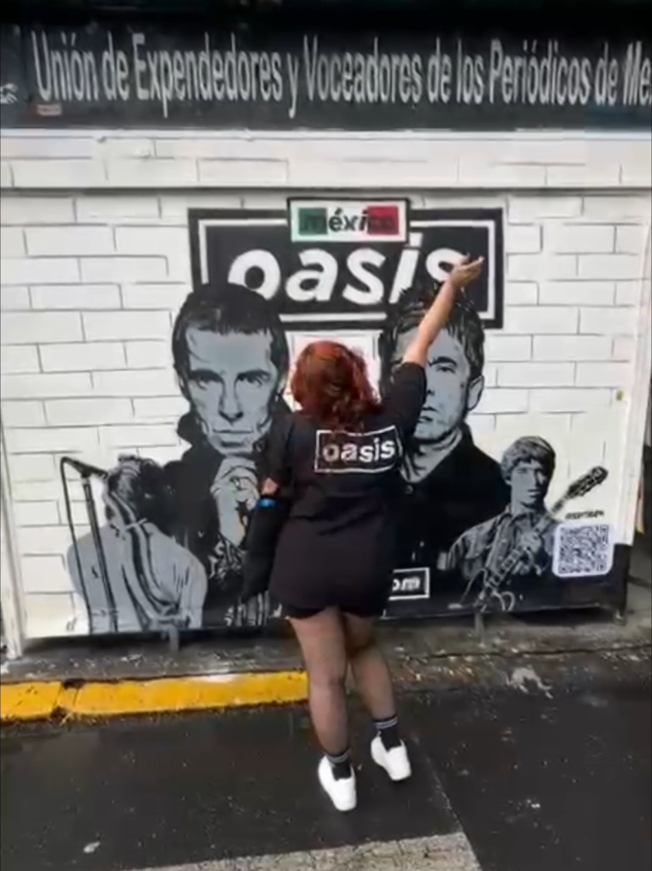 El efecto mariposa que salvó mi vida fue escuchar a Oasis 🦋🖤 Te amo mucho @Oasis ✨ pnche banda toda espectacular  #liamgallagher @Noel Gallagher's HFB #oasis #oasislive25 #britpop  #forognp   
