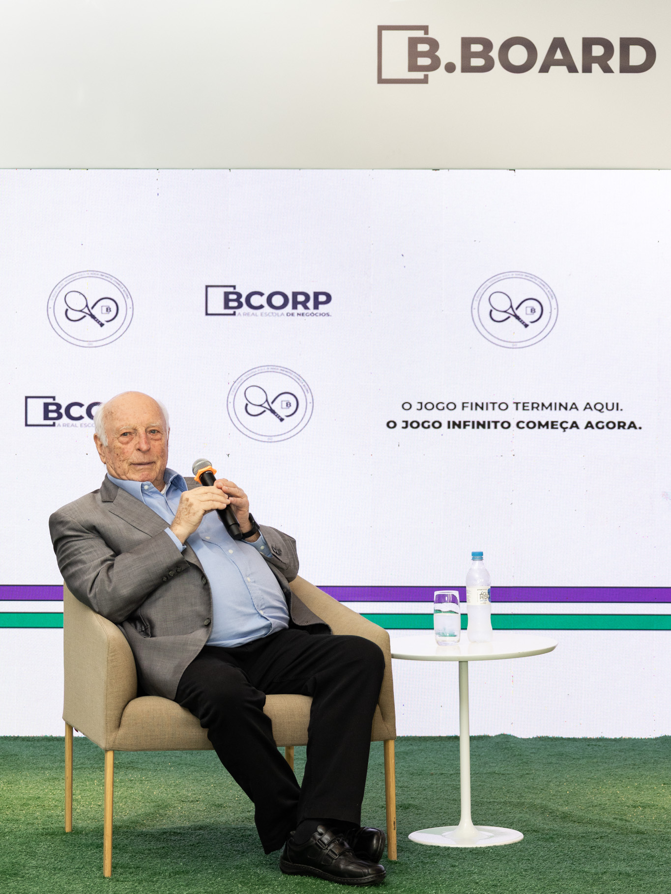 No B.BOARD Porto Alegre, o Dr. Jorge Gerdau se tornou um símbolo vivo do que chamamos de “empresas infinitas”. Sua trajetória mostra que tradição e reinvenção não são opostos, mas pilares de liderança para atravessar décadas com relevância. Assim como Wimbledon permanece sendo o palco onde os melhores querem jogar, a história do Dr. Gerdau inspira empresários a construírem negócios preparados para liderar o futuro, rompendo o jogo finito, desafiando o status quo e perpetuando legados. O seu exemplo ressoa em cada empresário que participou desta edição especial, reforçando o propósito do B.BOARD: formar líderes que pensam além do imediato e constroem empresas que permanecem. #gerdau #jorgegerdau #empresario #imersao