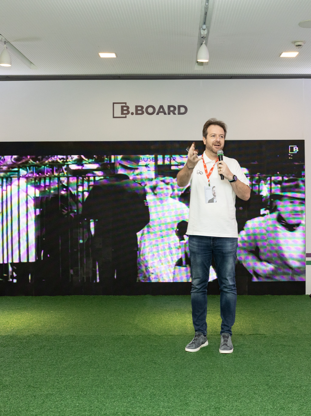 O B.BOARD Porto Alegre foi muito mais do que um encontro. Foram dois dias intensos, inspirados em Wimbledon, o palco onde tradição e perpetuidade se encontram. Assim como Wimbledon não joga para vencer apenas um torneio, mas para permanecer sendo referência geração após geração, reunimos aqui empresários que pensam além do curto prazo e constroem empresas infinitas. Marcas como Docile, Chocolate Lugano, Pmweb, Randoncorp e Gerdau mostraram que tradição pode ser um ativo poderoso quando combinada com inovação, e que legado se constrói. A presença do Dr. Jorge Gerdau tornou este encontro ainda mais especial, reforçando que liderança, visão de longo prazo e compromisso com o país são fundamentos para atravessar décadas com relevância. O B.BOARD é isso: um espaço exclusivo para empresários que querem sair do jogo finito, desafiar o status quo e permanecer no jogo das próximas décadas. #empresario #imersão #empresa #empresario
