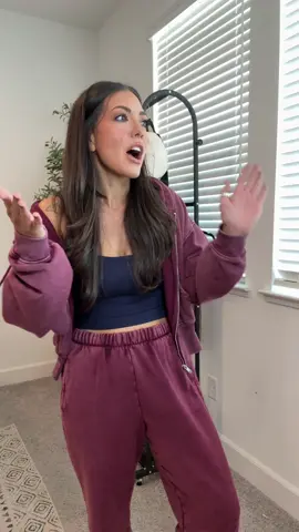 UGH I WILL WEAR THESE EVERYDAY @Gap #sweatpants #joggers #joggersweatpants #sweatset #sweatpantsoutfit 