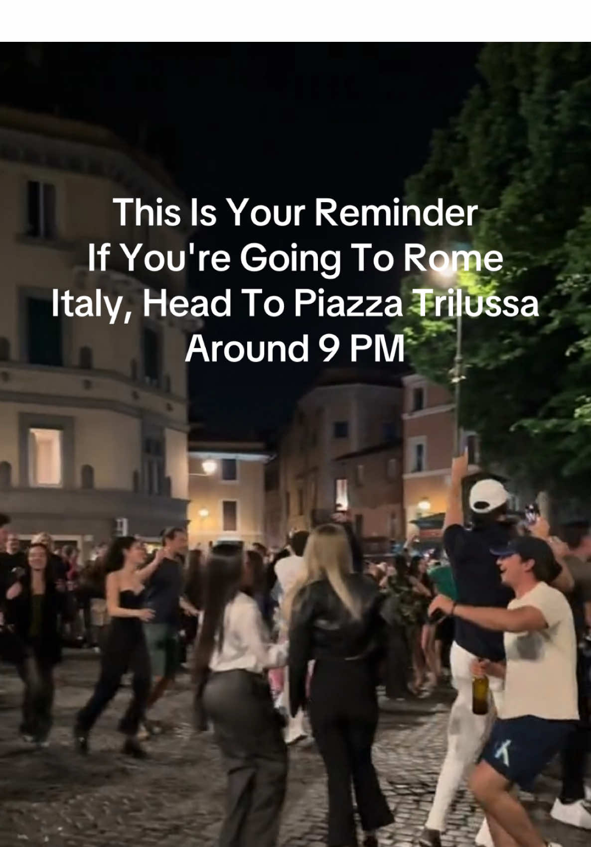 Head To Piazza Trilussa Around 9 PM It's A  Vibe You Won't Forget It  🇮🇹 #italyvibes #italy #roma #italytravel #piazzatrilussa    