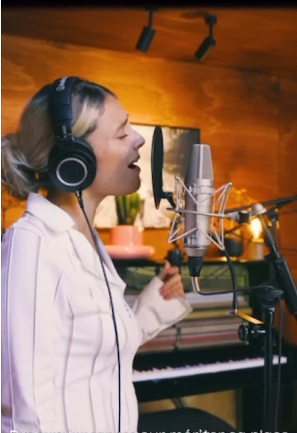 « Mirror » - @maëlle.off & @Puggyofficial 🩵 disponible sur toutes les plateformes  — 🎥 : droit à Maëlle et Puggy  — #NewMusic #mirror #chansonfrancaise #tiktokmusic #fyp 